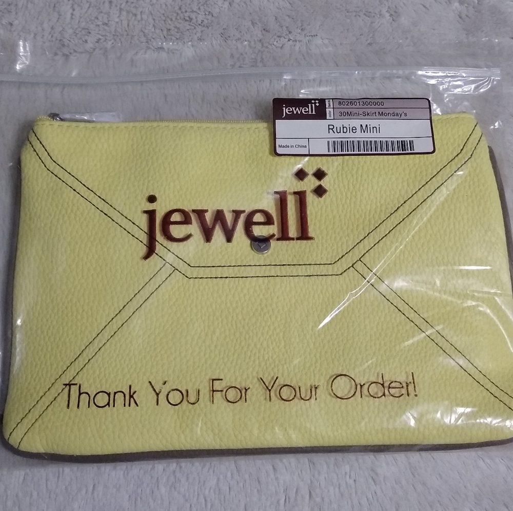 Rubie mini zipper pouch by Thirty-One